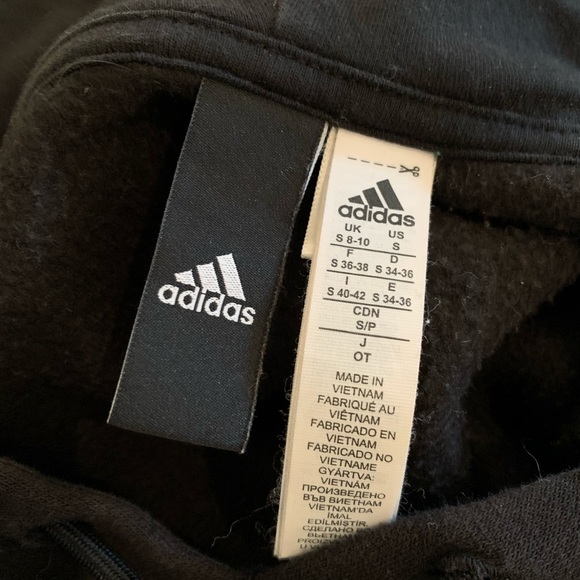 Classic adidas hoodie. - Picture 4 of 4